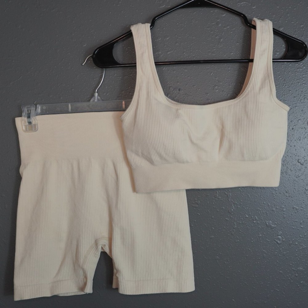 Amazon Womens light Cream Athletic Henley Sports Bra Yoga Set Size Medium